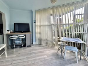 Lounge/Diner- click for photo gallery